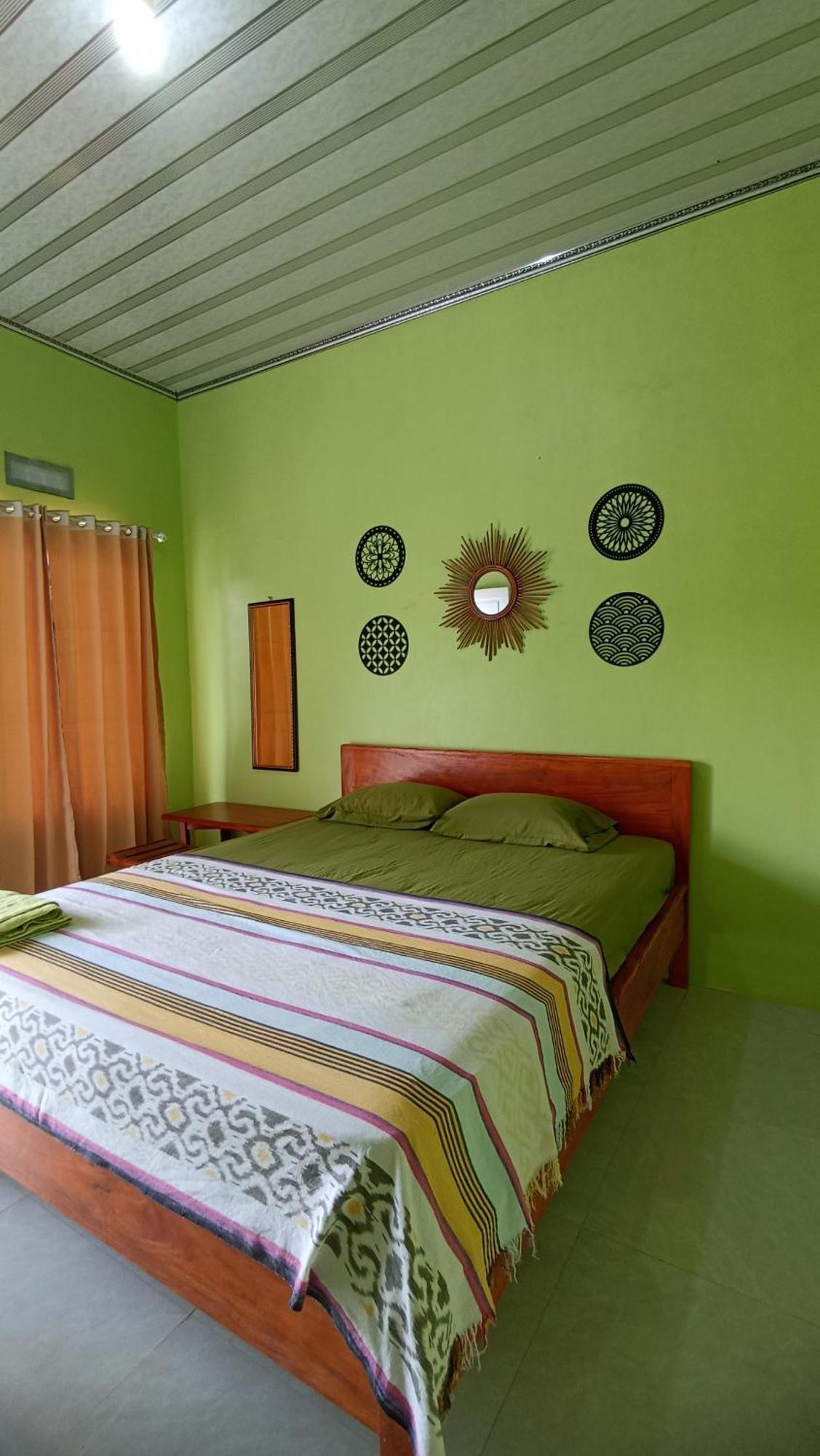 Loyal Friend Hostel Karimunjawa Exterior photo