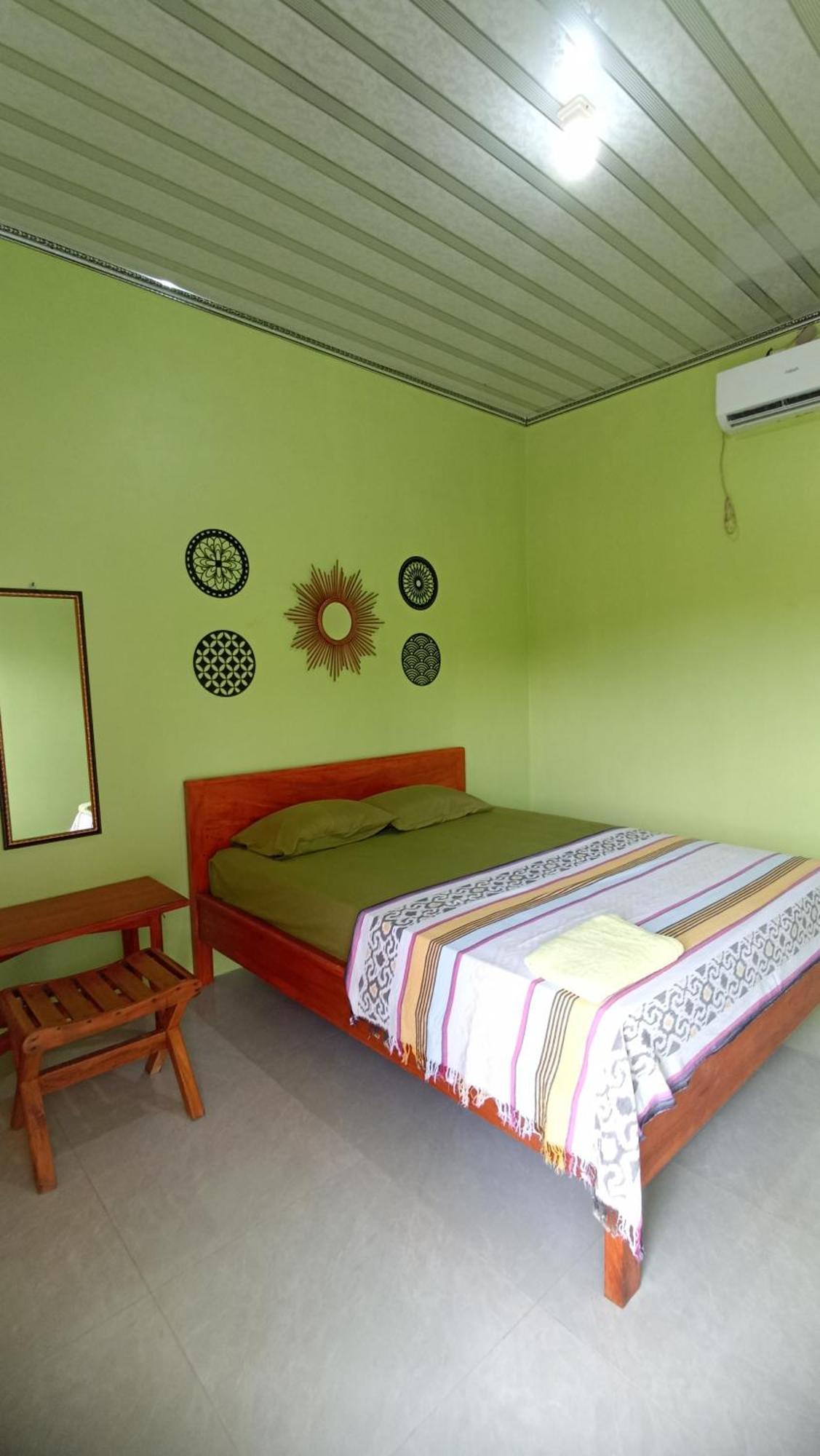 Loyal Friend Hostel Karimunjawa Exterior photo