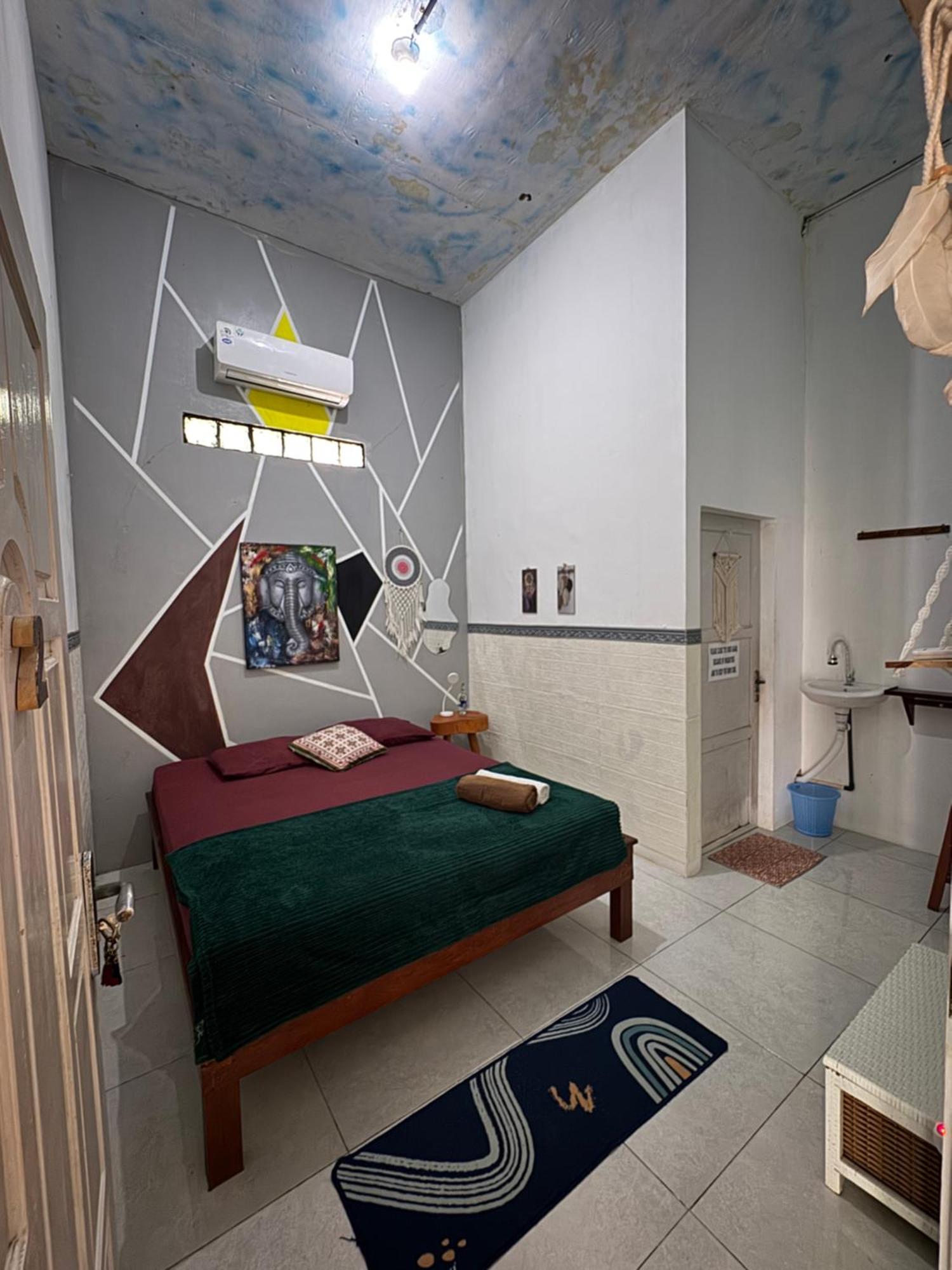 Loyal Friend Hostel Karimunjawa Exterior photo