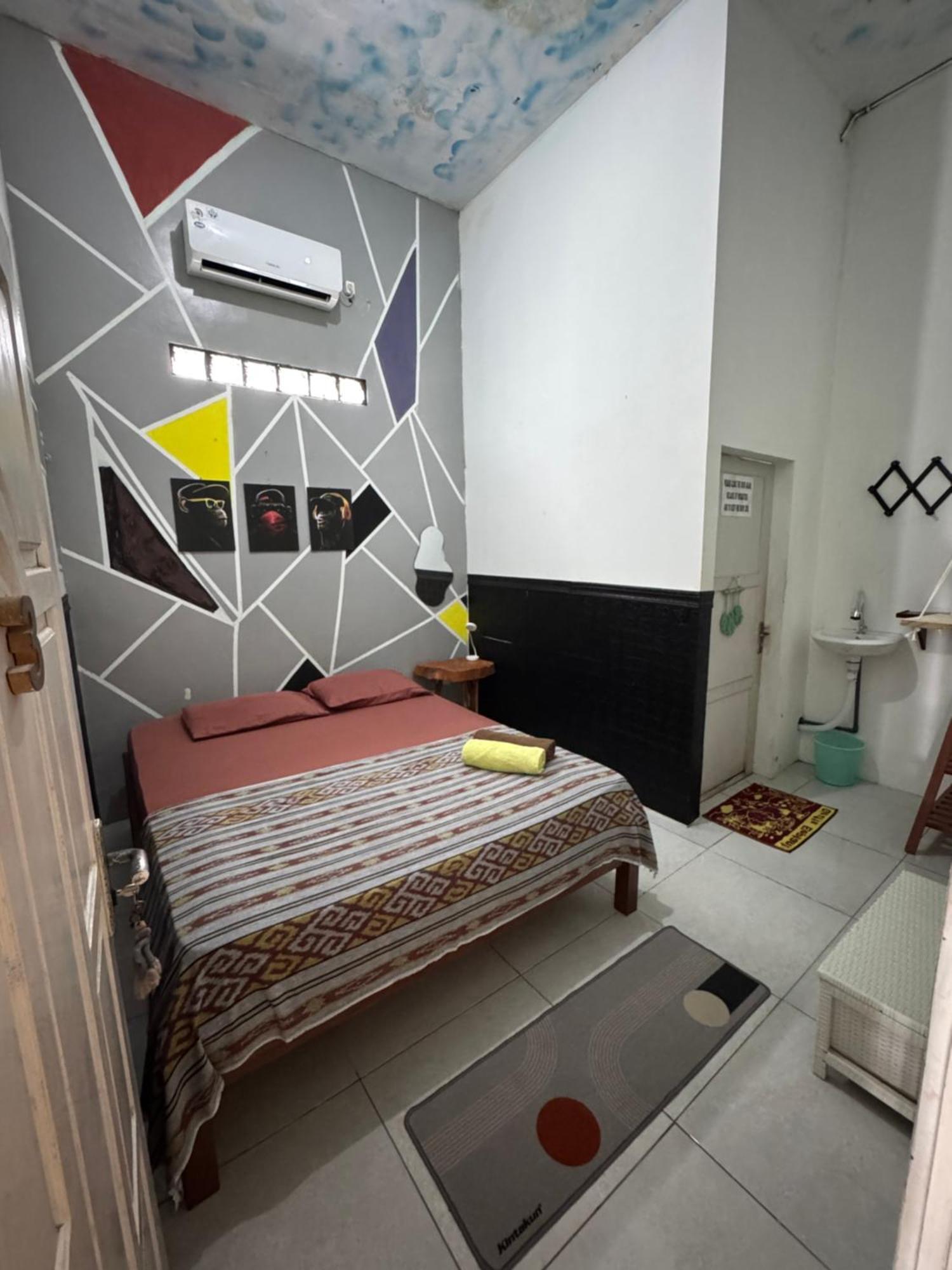 Loyal Friend Hostel Karimunjawa Exterior photo