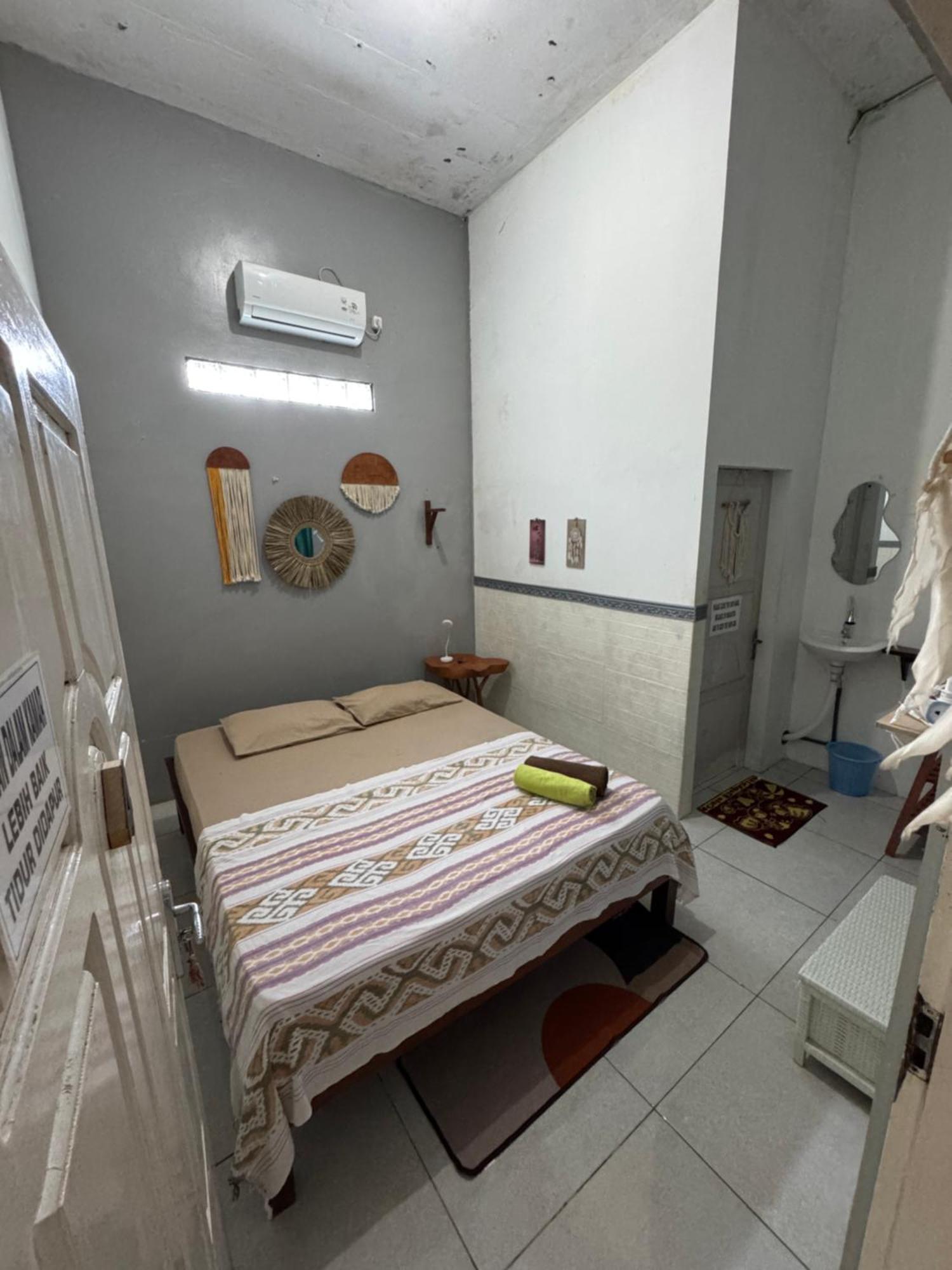 Loyal Friend Hostel Karimunjawa Exterior photo